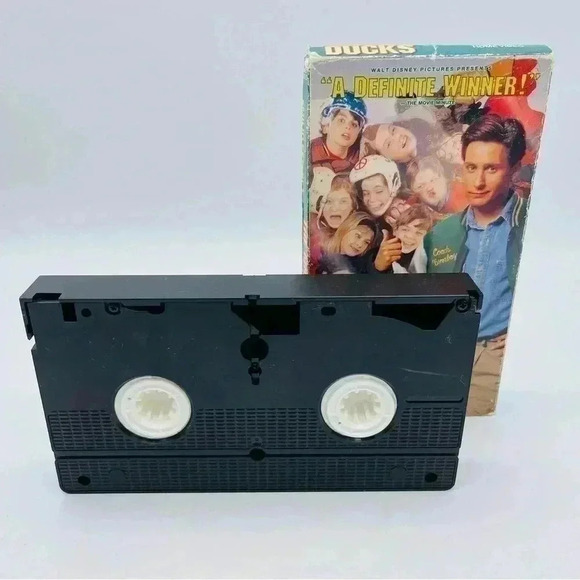 Walt Disney's The Mighty Ducks VHS Tape #1585 - Picture 4 of 5